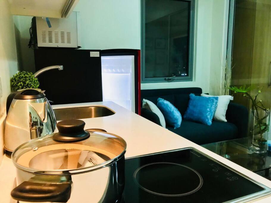 Acqua Private Residence Livingstone Tower Condo Unit With Free Wifi Manila Exterior foto